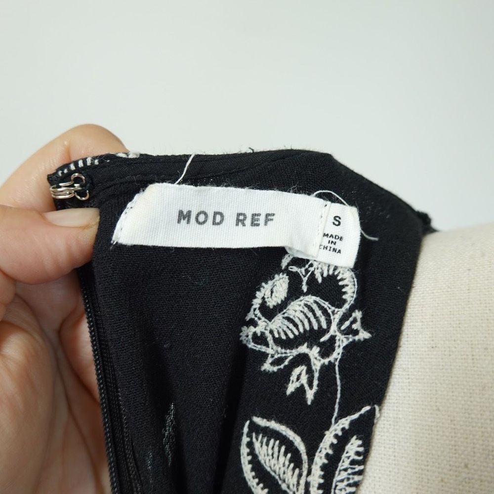 Mod Ref Meredith Floral Embroidered Dress Black and White Size S - Picture 3 of 16
